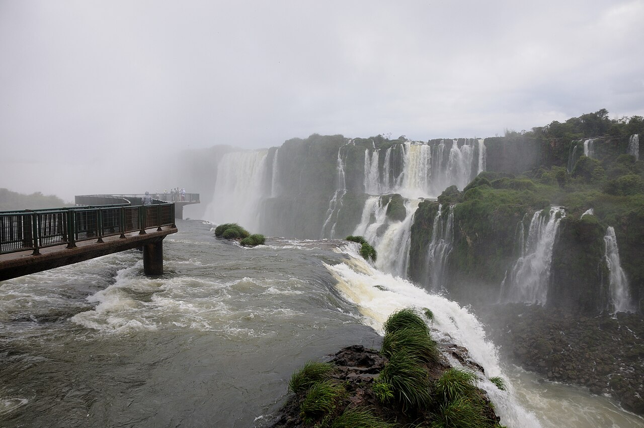 Vista da Garganta do Diabo a partir do lado brasileiro